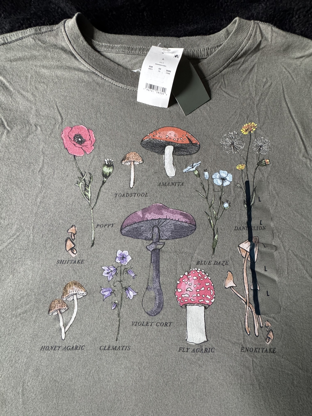 Doe Mushroom & Flower Cropped T-Shirt. Women's Size Large. Olive Green. New.